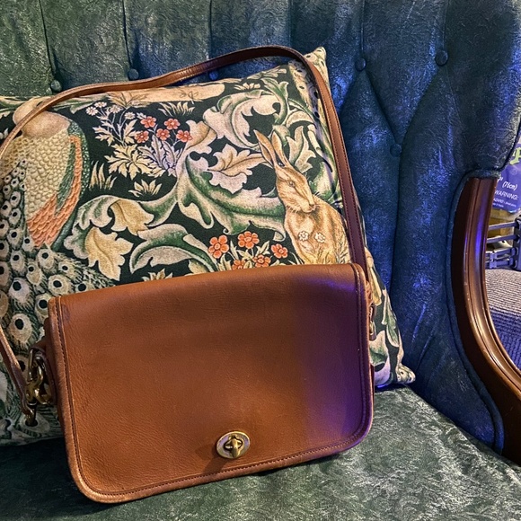 Coach Handbags - Vintage Coach Penny Legacy Flap tan crossbody
